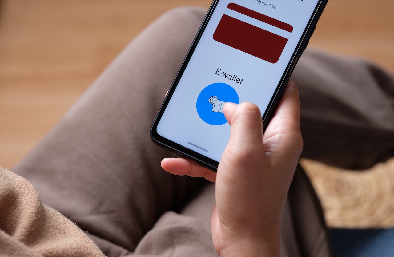 Image Artikel Awas Ketuker! Ini Bedanya E-Wallet, Mobile Banking & QR Payment LinkAja